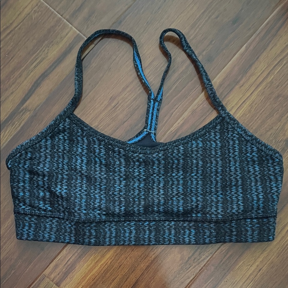 lululemon flow y bra in blue/navy zig print size 6